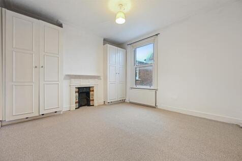 LR - FFF, 29 Minster Road - BedroomA3 (1).jpg