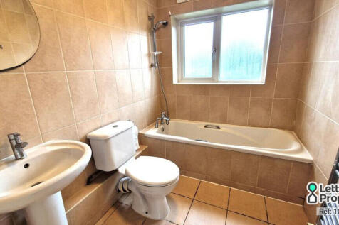 Ray Gardens, Stanmore, Greater London, HA7 3DR photo 4