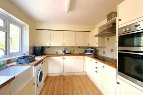 10 Brampton Ct - Kitchen3.jpg