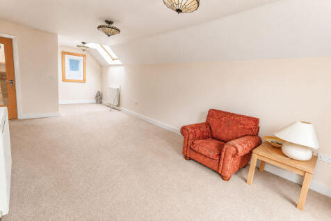 Lounge / Dining Room (2)
