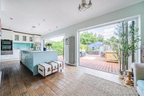 Kitchen Diner angle 1