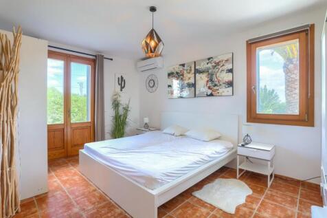 Bedroom 4 with en su