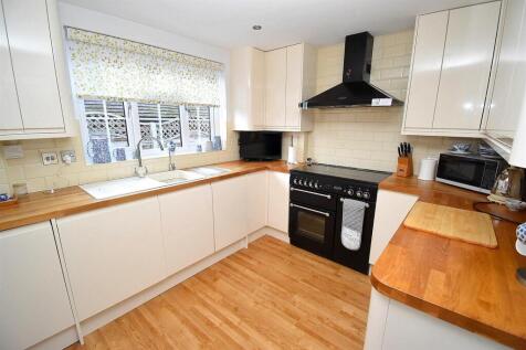 KITCHEN 2.JPG