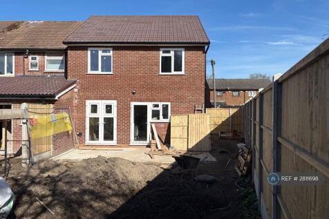 Bain Avenue, Camberley, GU15 photo 3