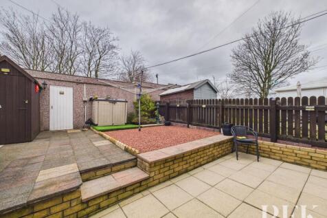 Rear Garden to Garage