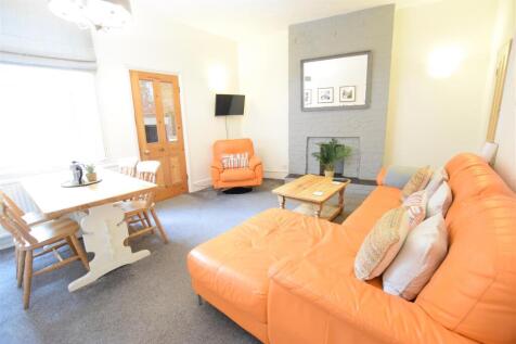 27/28 - Ashlin Grove - Student House photo 4