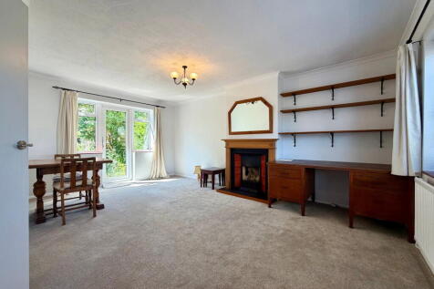 Almond Avenue, Newbury, RG14 1LX photo 3
