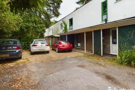 CAM02877G0-PR0053-STILL029