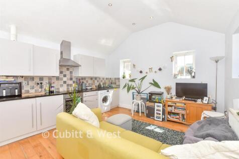 Lounge/Kitchen