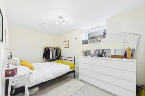 CAM03481G0-PR0105-STILL009