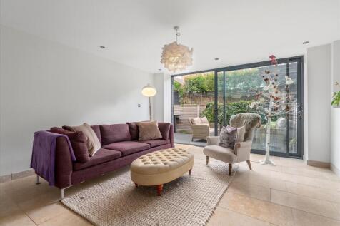 7 bed, 6 bath Detached in Bristol - Photo 8
