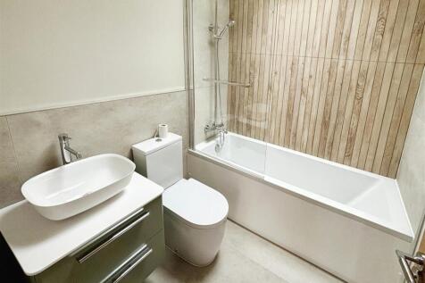 3WC-bathroom..JPG