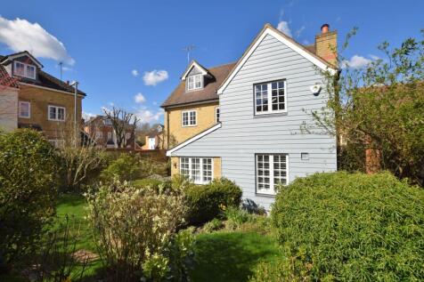 Landscaped rear Garden