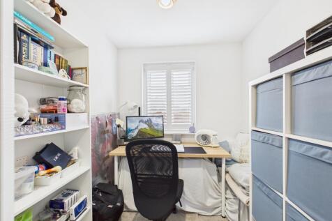 CAM04201G0-PR0108-STILL021