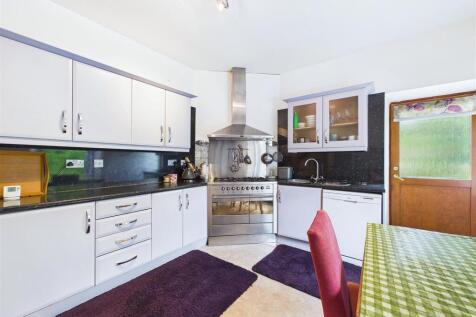 Kitchen &amp; Dining Area