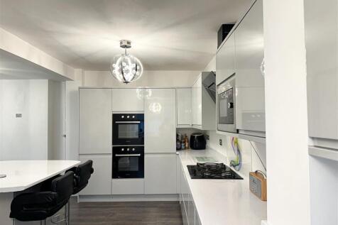 Sales property - military road-04.jpg