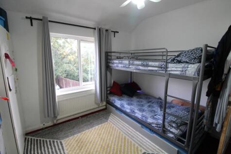 Standfield Gardens, Dagenham, Essex, RM10 photo 5