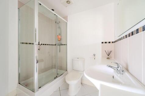 Jack &amp; Jill Bathroom