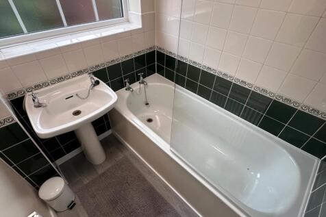 Myrtle Grove, Beeston, Nottingham, Nottinghamshire, NG9 photo 3