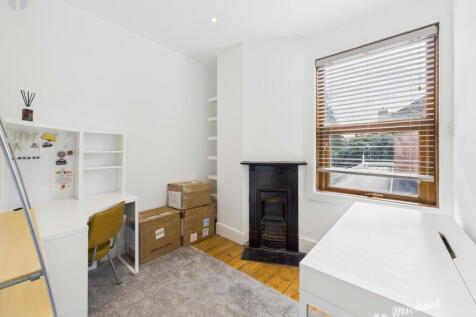 CAM03852G0-PR0425-STILL019