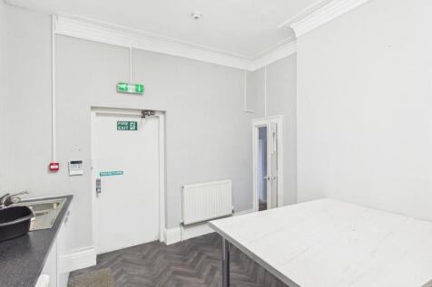 Retail Property (high street) to rent Image 6