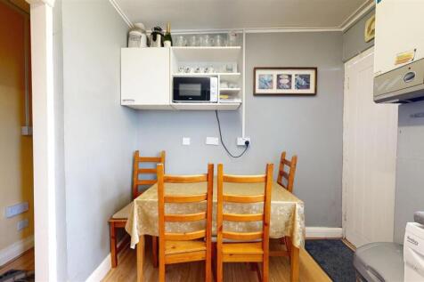 6-Clifford-Court-dining.jpg