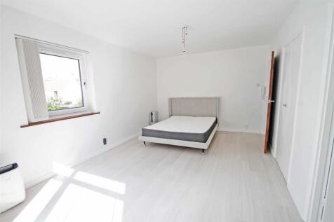 Studio Room
