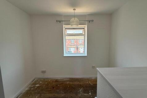 Marston Avenue, Dagenham photo 5