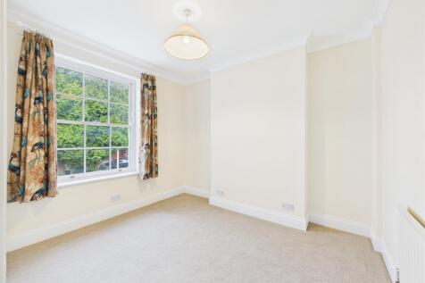 CAM04018G0-PR0129-STILL009