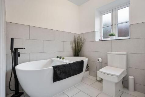 Freestanding bath tub