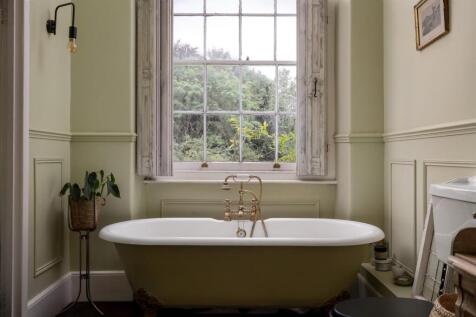 68 - Oakley House - GL5 5PQ - Web.jpg