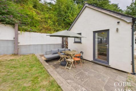 CAM02803G0-PR0220-STILL028 patio.jpg