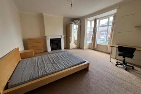 Raddlebarn Road, Selly Oak, Birmingham photo 4