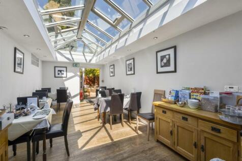 Nonsuch Park Hotel 303172 04.jpg