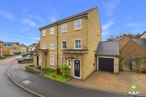 EweMove Estate Agents Basingstoke - Avington Way 