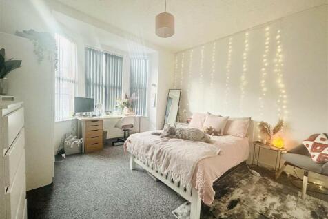 6-bed terraced on Teversal Avenue, Nottingham, Nottinghamshire, NG7, £3,380/mo