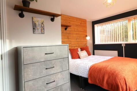 32 Lime Road Room 1 5.JPG