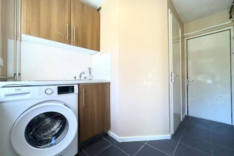 Cricklade Road, Stratton, Swindon, Wiltshire, SN2 photo 5