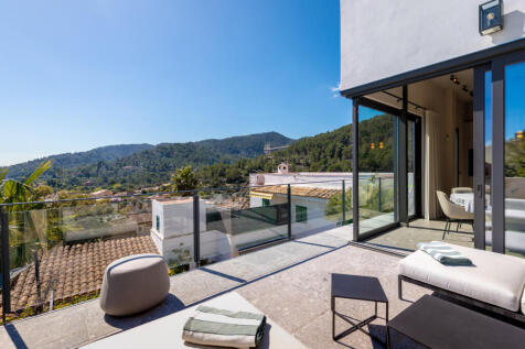 Sun terrace with lounge area