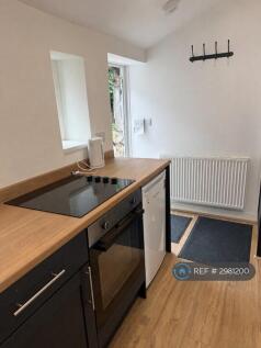 Low Lane, Birstall Batley, WF17 photo 5