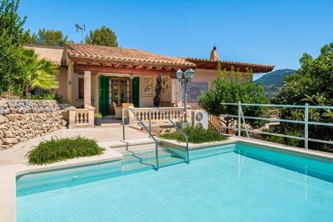Exterior and Pool