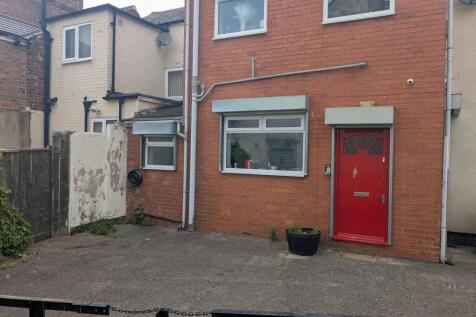 Retail Property (high street) to rent in guisborough