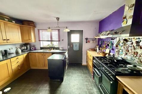 Bramleys Estate Agents - East Way - Mirfield (8).j