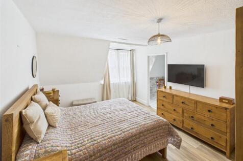 Bedroom One (Flat 3)