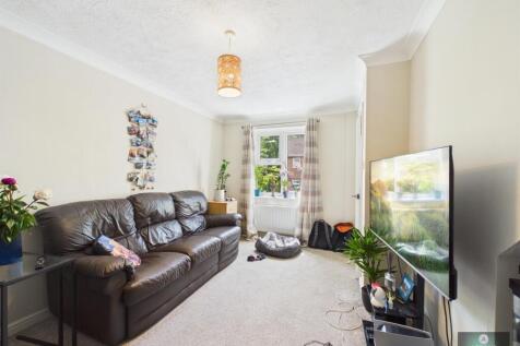 Verbania Way, East Grinstead photo 4