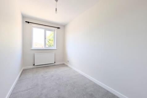 Comptons Court, Horsham, RH13 photo 5