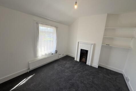 Broadway Avenue, HARLOW photo 5