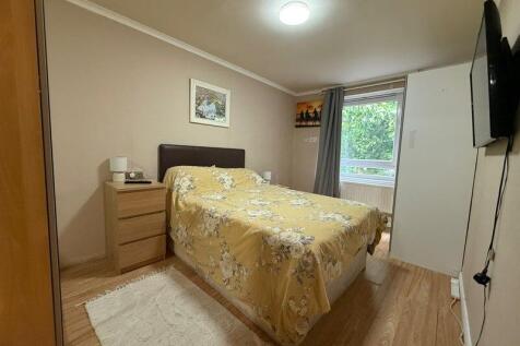 Large &amp; Double rooms to rent