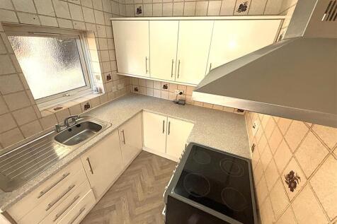 FITTED KITCHEN