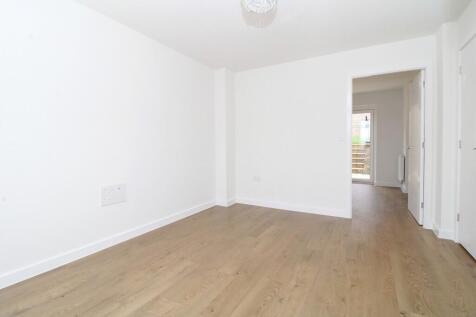 Shamrock Close, Eden Park, Rugby photo 3